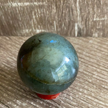 Load image into Gallery viewer, Labradorite sphere s4
