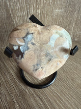 Load image into Gallery viewer, Flower Agate heart H4
