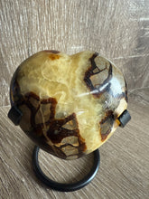 Load image into Gallery viewer, Dragon Septarian heart H1
