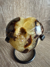 Load image into Gallery viewer, Dragon Septarian heart H1
