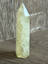 Load image into Gallery viewer, Citrine Point p15
