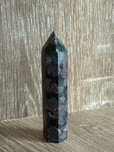 Load image into Gallery viewer, Garnet matrix Point p16
