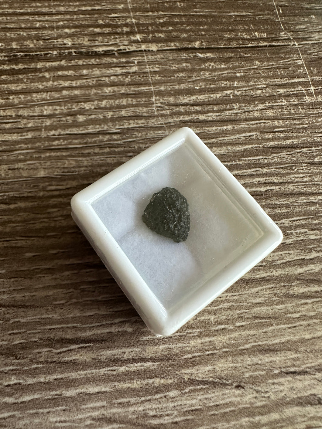 0.51g raw moldavite