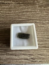 Load image into Gallery viewer, 0.54g raw moldavite
