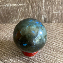 Load image into Gallery viewer, Labradorite sphere s4

