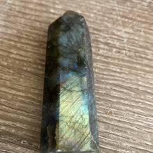 Load image into Gallery viewer, Labradorite point p50
