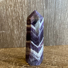 Load image into Gallery viewer, Chevron Amethyst point p11

